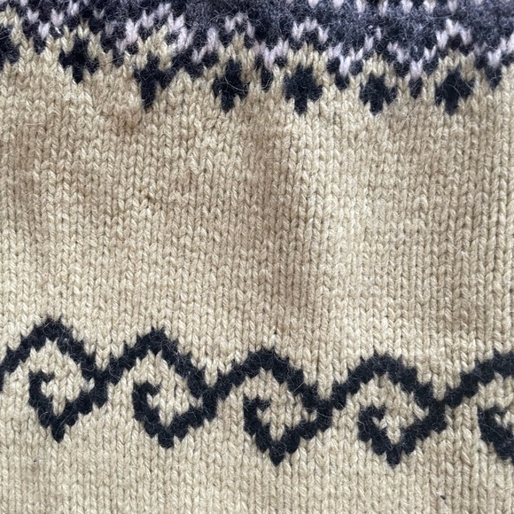 GUC - ICELANDIC DESIGN - Medium Sweater - Picture 9 of 9